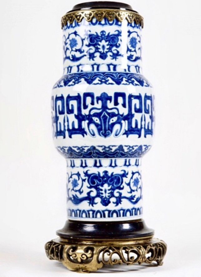 Vase bleu-blanc d'époque Kangxi